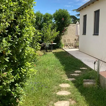 La Tarente Holiday home Montfrin