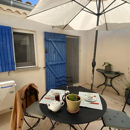 La Tarente Holiday home Montfrin